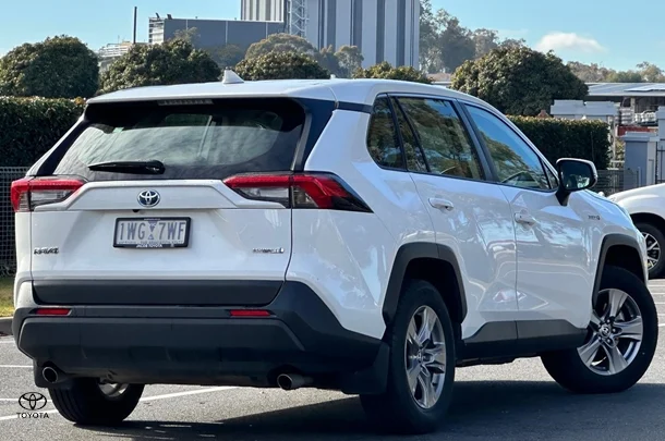2022 Toyota RAV4 HYBRID GX AWD image 3