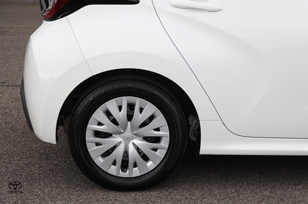 2024 Toyota Yaris HB Hybrid Ascent Sport image 11