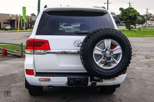 2019 Toyota Landcruiser GXL image 4