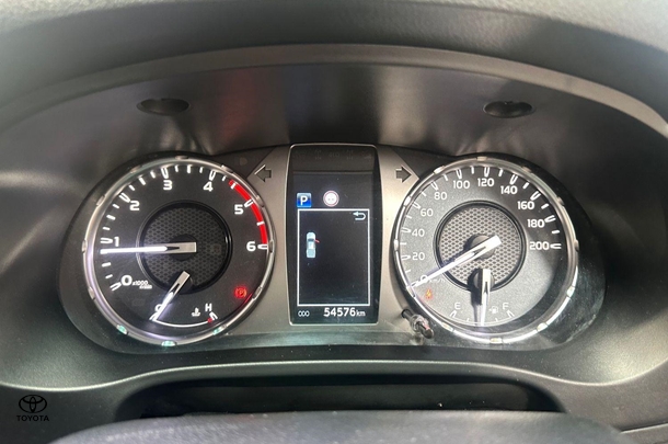 2021 Toyota Hilux SR5 image 16
