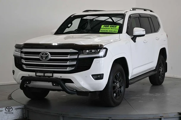2022 Toyota Landcruiser VX image 1