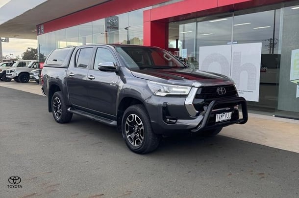 2022 Toyota Hilux SR5 image 2