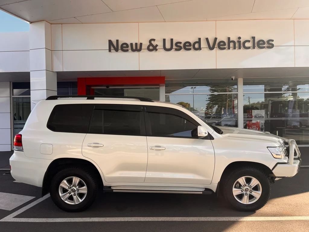 2020 Toyota Landcruiser GXL image 2