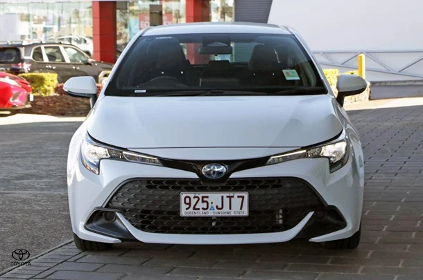 2024 Toyota Corolla Hatch Hybrid Ascent Sport image 3