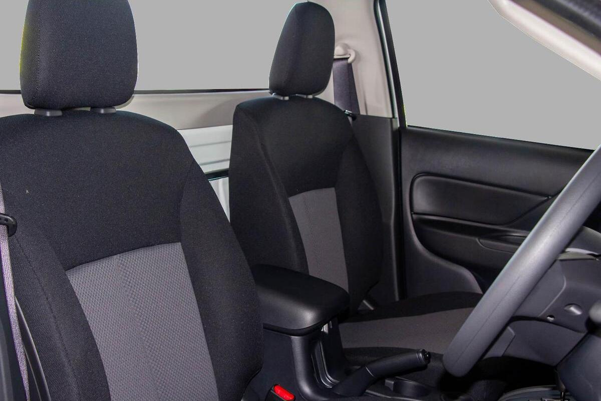 2024 Mitsubishi Triton GLX MR Auto 4x4 MY23 image 5