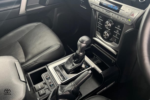 2023 Toyota Prado Kakadu image 23