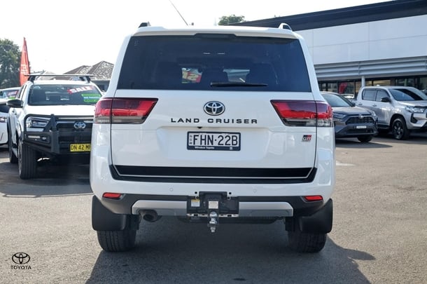 2024 Toyota LANDCRUISER GR-S image 4