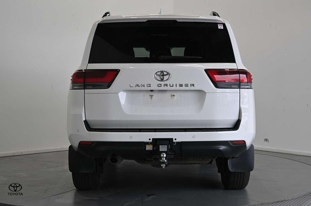 2022 Toyota Landcruiser VX image 6