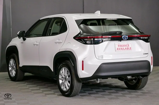 2024 Toyota Yaris Cross Hybrid GX image 6