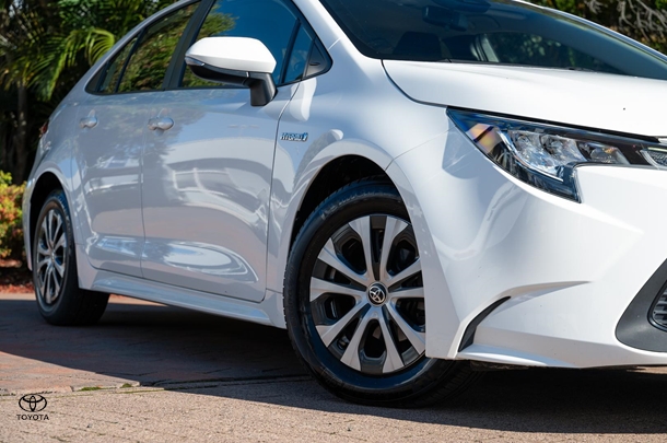 2020 TOYOTA Corolla Sedan Hybrid Ascent Sport image 6