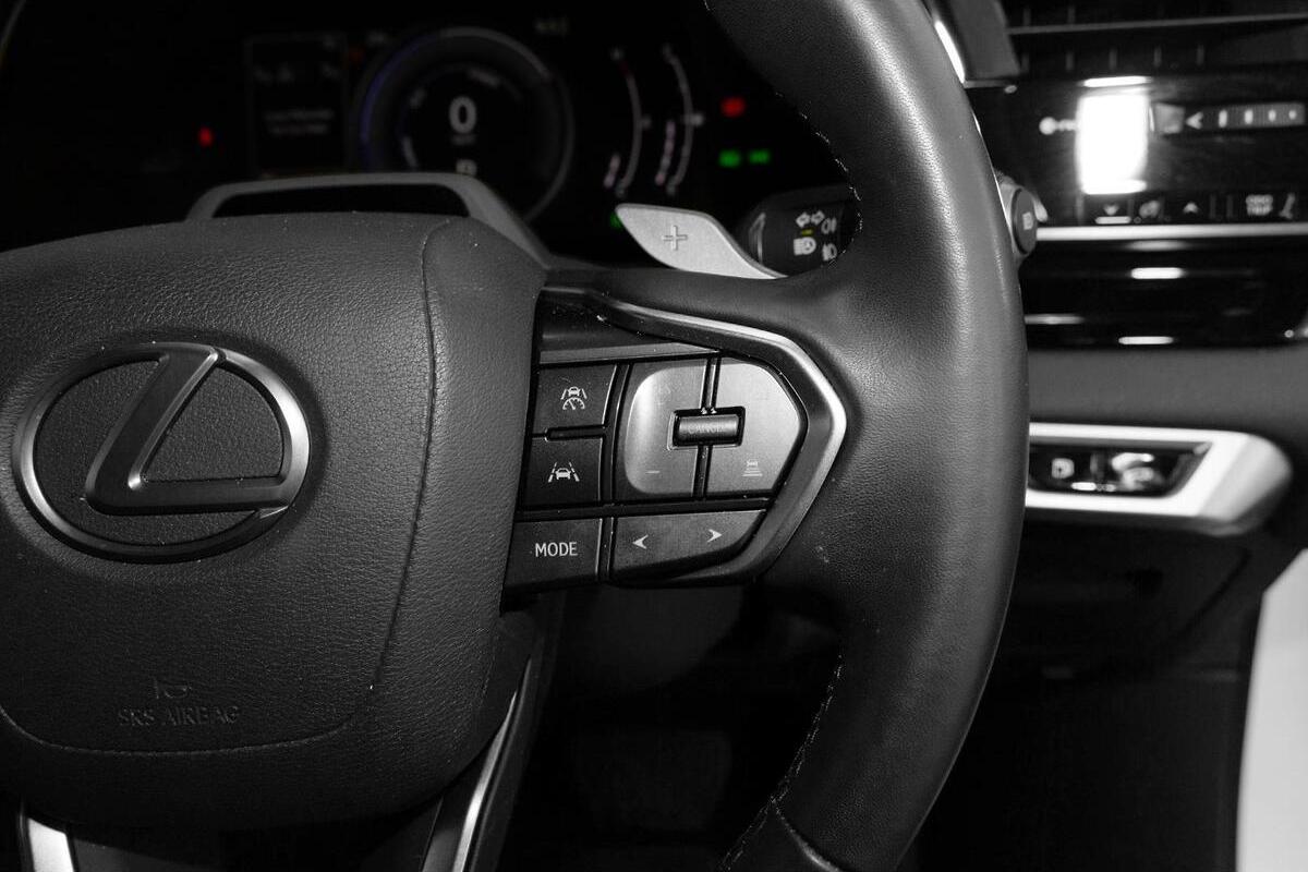 2024 Lexus RX RX350h Luxury Auto eFour image 14