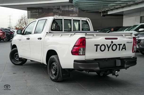 2019 Toyota HILUX Workmate image 2