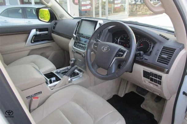 2019 Toyota Landcruiser VX image 11