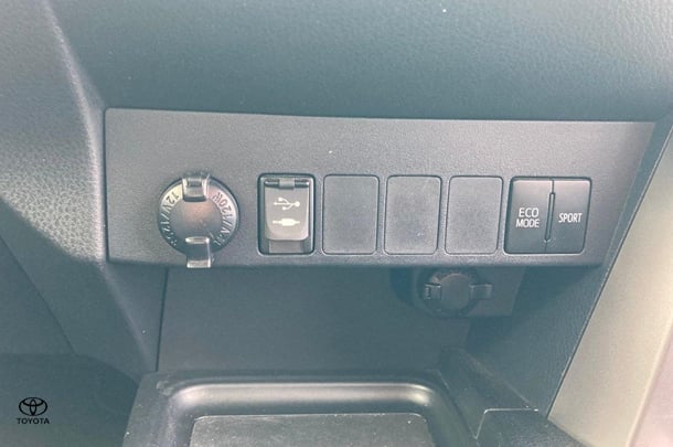 2016 Toyota RAV4 GX-2WD image 16