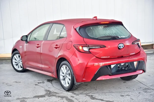 2023 Toyota Corolla Hatch Hybrid Ascent Sport image 2