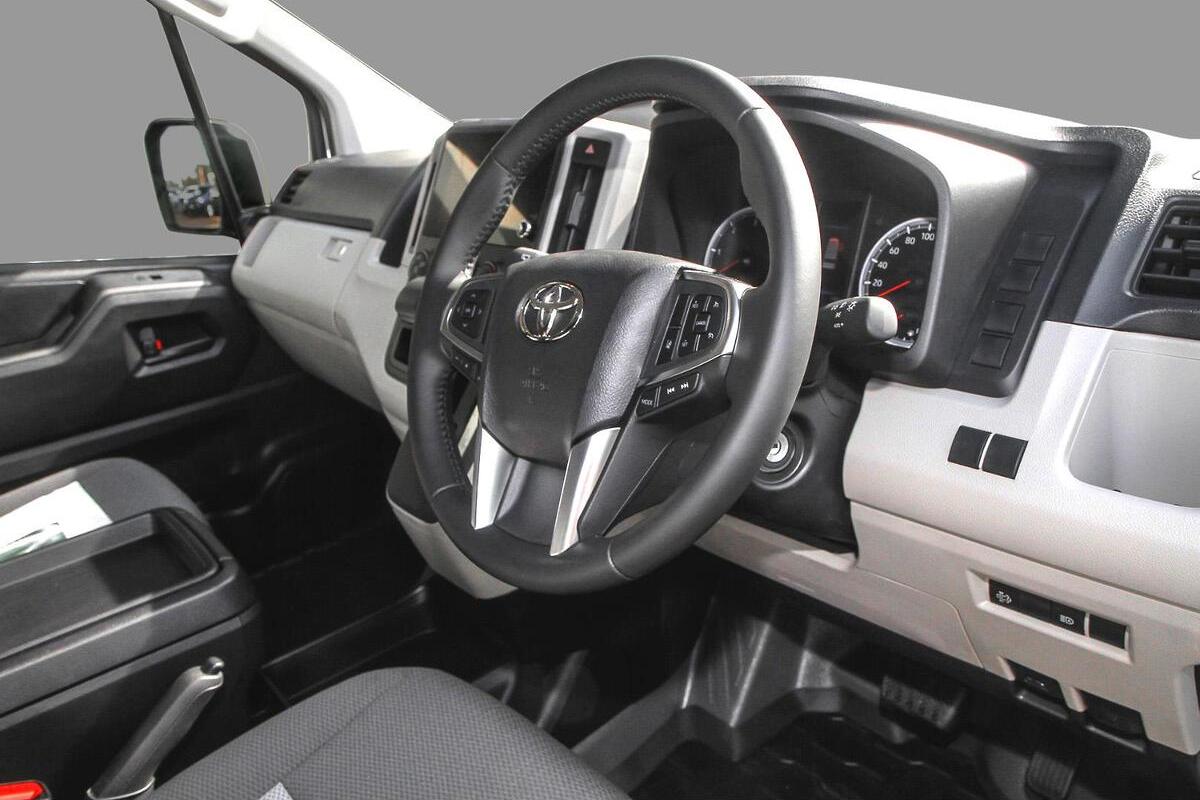 2024 Toyota Hiace LWB Auto image 6
