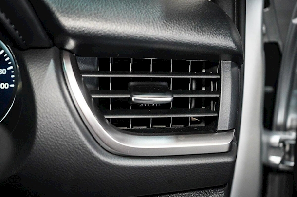 2025 Toyota Fortuner GXL image 18