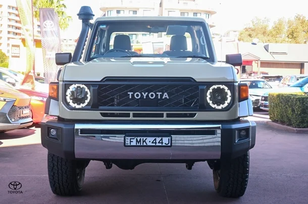 2025 TOYOTA LC Military GXL image 4