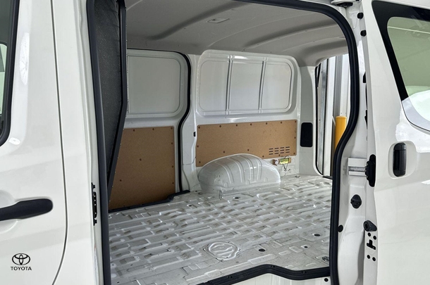 2019 Toyota Hiace LWB image 29
