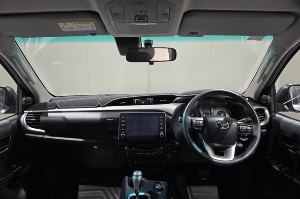 2024 Toyota Hilux SR5 image 12