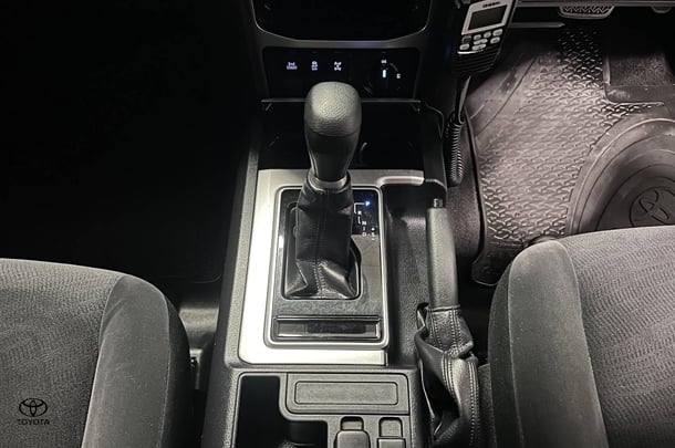 2020 Toyota Prado GX image 18