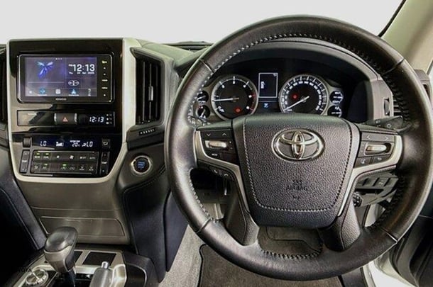 2021 Toyota LANDCRUISER GXL image 18