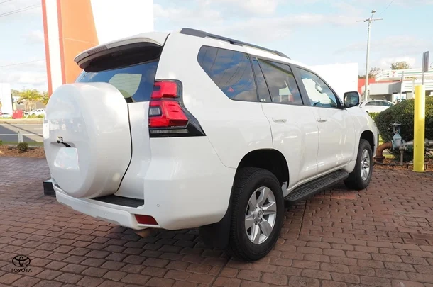2023 Toyota Prado GXL image 5