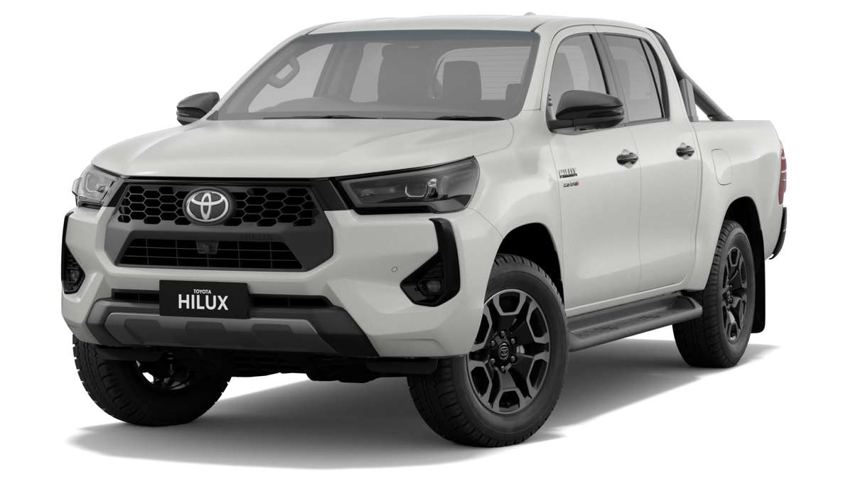 2025 Toyota Hilux 4x4 SR5 48V Double-Cab Pick-Up image 4