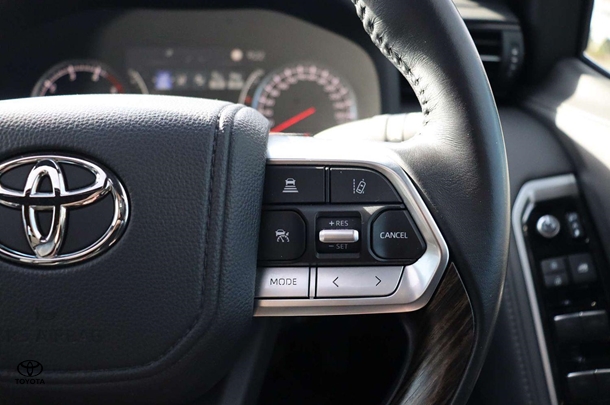 2022 Toyota Landcruiser VX image 18