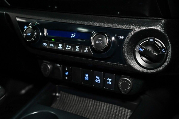 2019 Toyota Hilux 4x4 Rugged X image 24