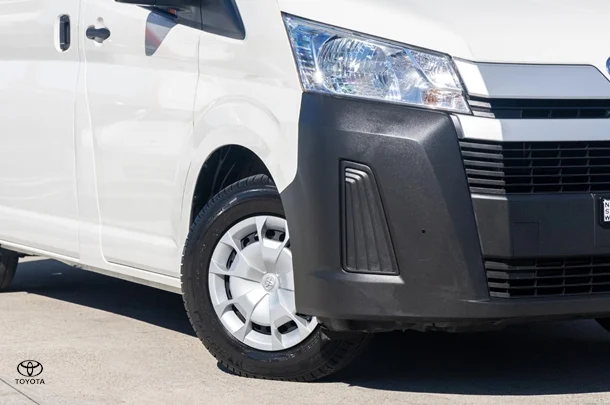 2022 Toyota HIACE LWB image 6