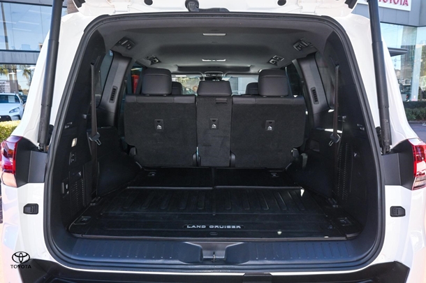2023 TOYOTA Landcruiser Sahara image 20