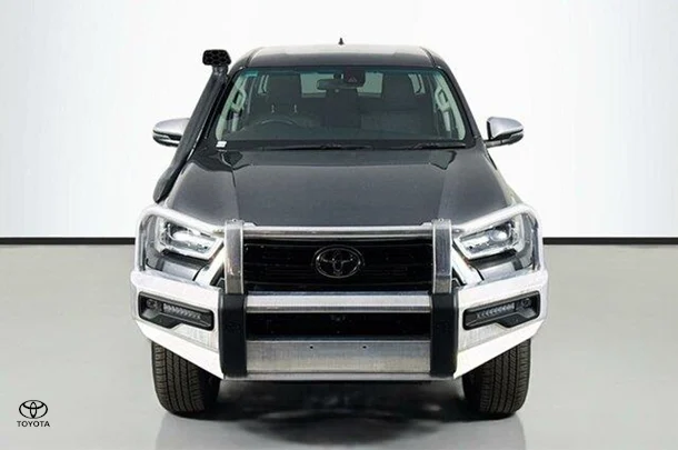 2022 Toyota Hilux SR5 image 2