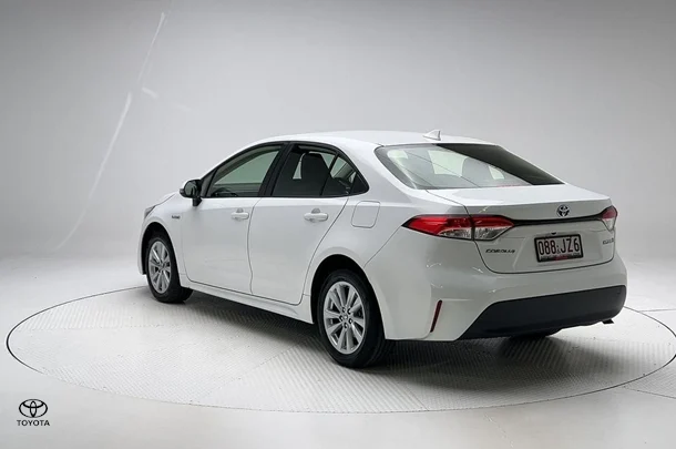 2024 Toyota Corolla Sedan Hybrid Ascent Sport image 9