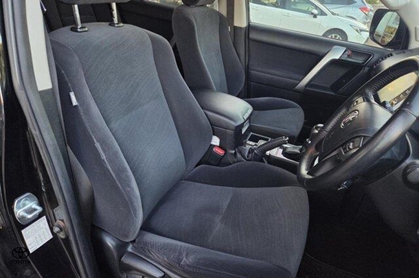 2021 Toyota Prado GXL image 14