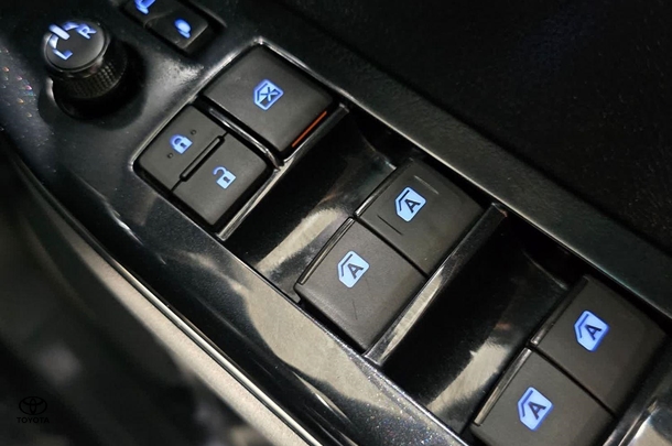 2022 Toyota Hilux SR5 image 19