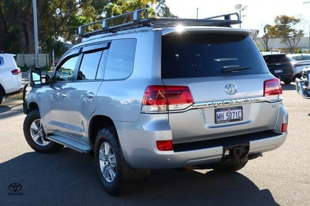 2021 Toyota Landcruiser GXL image 3