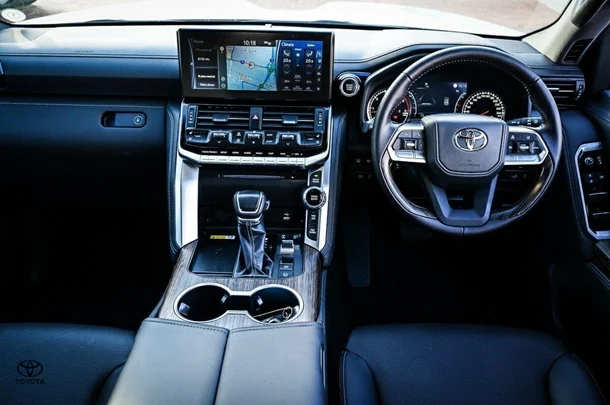 2024 Toyota Landcruiser VX image 12