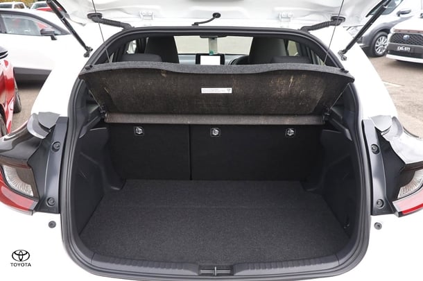 2024 Toyota Yaris HB Hybrid Ascent Sport image 14