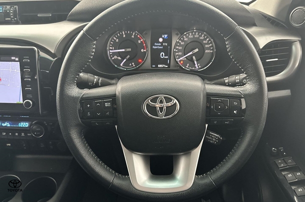 2022 Toyota Hilux SR5 image 18