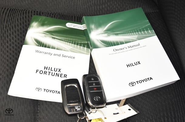 2024 Toyota Hilux 4x4 SR5 image 19