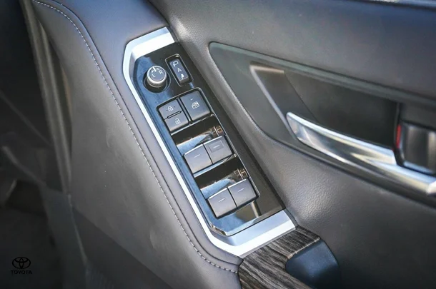 2024 Toyota Landcruiser VX image 14