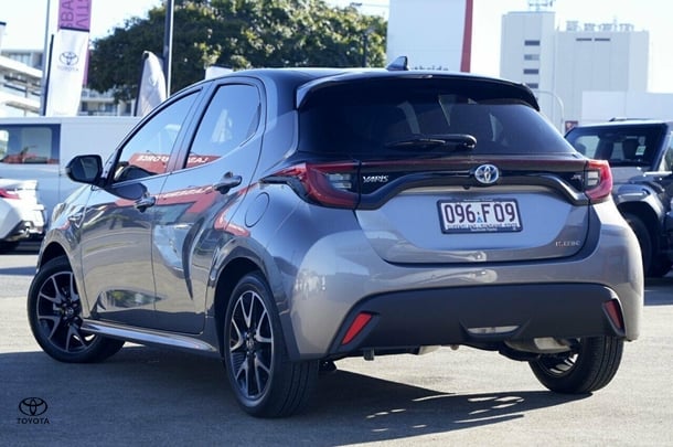2022 Toyota Yaris Hybrid ZR image 3