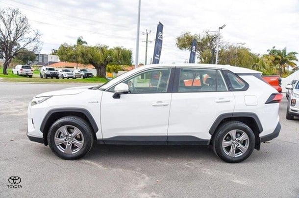 2023 Toyota Rav4 Hybrid GX image 4