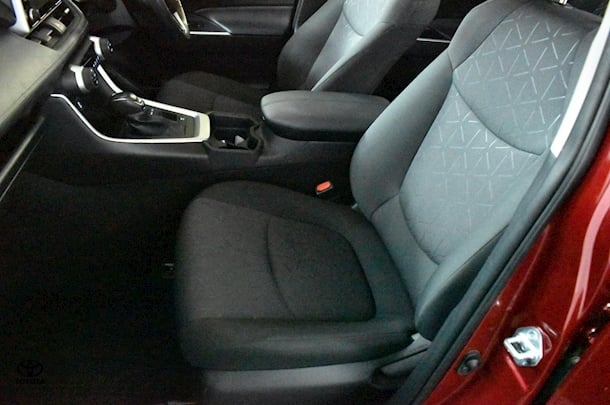 2021 Toyota RAV4 GXL image 7