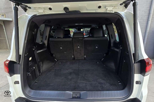 2023 Toyota LandCruiser Sahara image 14