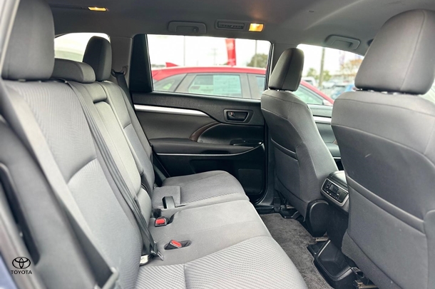 2019 Toyota KLUGER 4x2 GX image 13