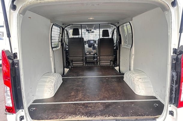 2022 Toyota HiAce LWB image 23