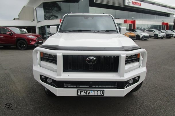 2024 Toyota Prado VX image 7