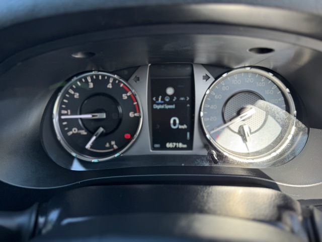 2023 Toyota Hilux SR5 image 10